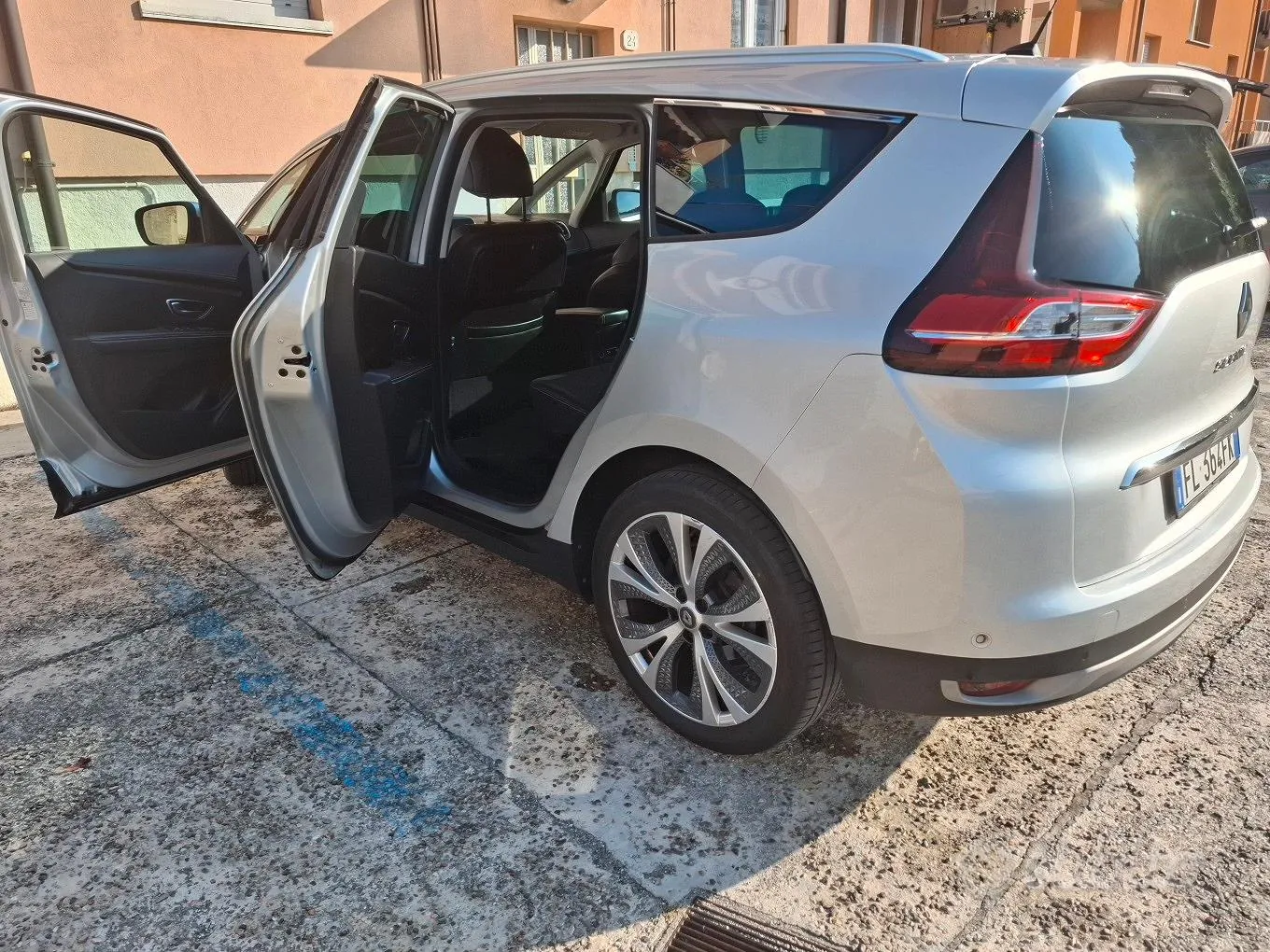 Renault Grand Scenic 2017 photo 4