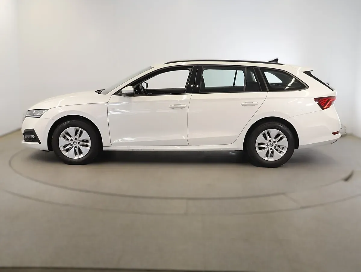 Skoda Octavia 2023 photo 3