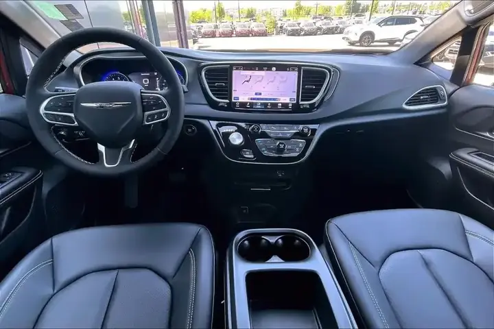 Chrysler Grand Caravan 2026 photo 5