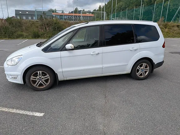 Ford Galaxy 2011 photo 3