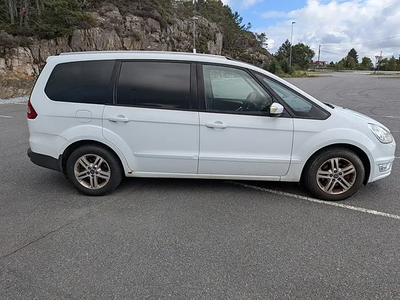 Ford Galaxy 2011 photo 4