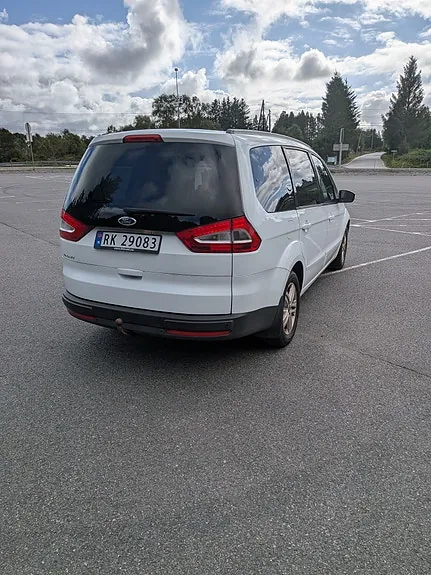 Ford Galaxy 2011 photo 5