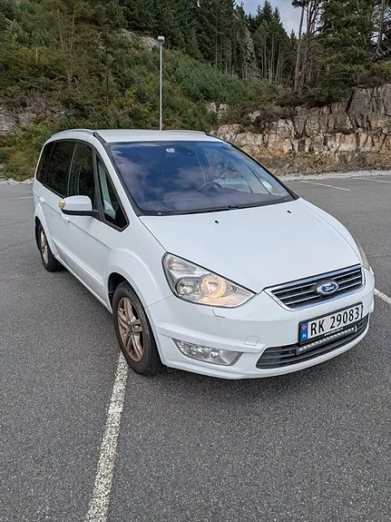 Ford Galaxy 2011 photo 2