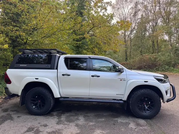 Toyota Hilux 2023 photo 3