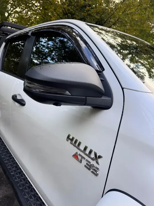 Toyota Hilux 2023 photo 5