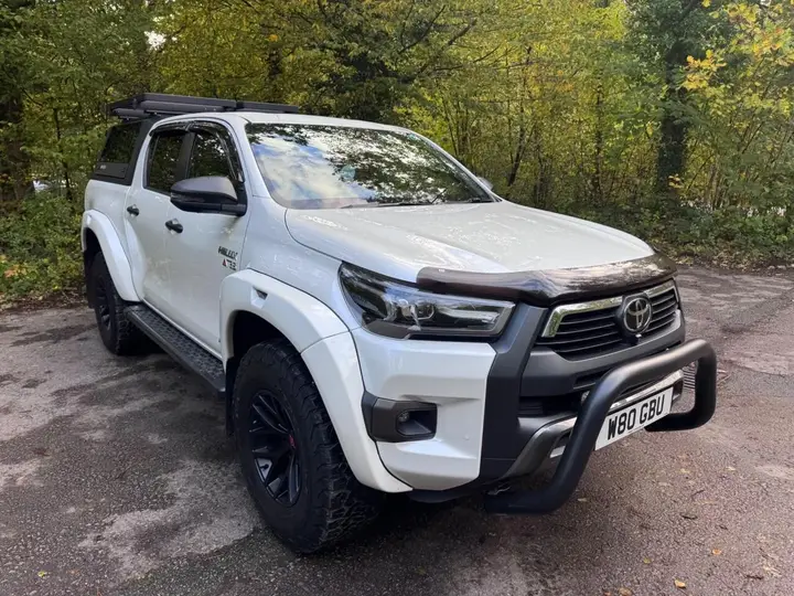 Toyota Hilux 2023 photo 2