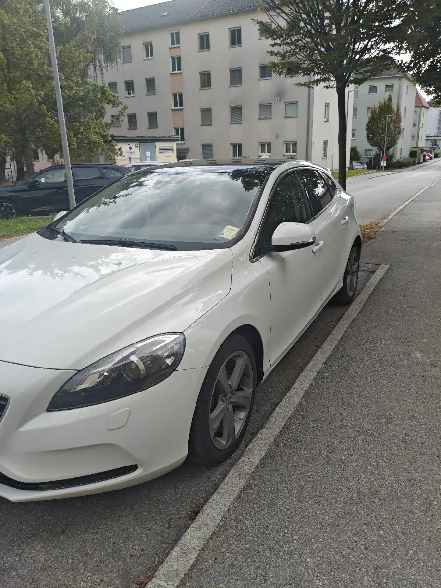 Volvo V40 2013 photo 2