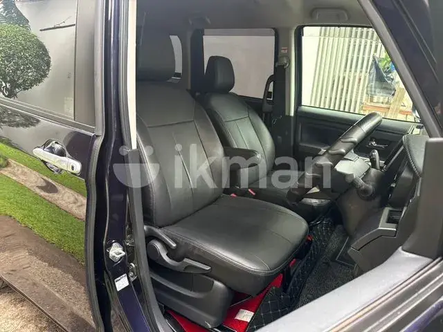 Toyota Roomy 2023 photo 3
