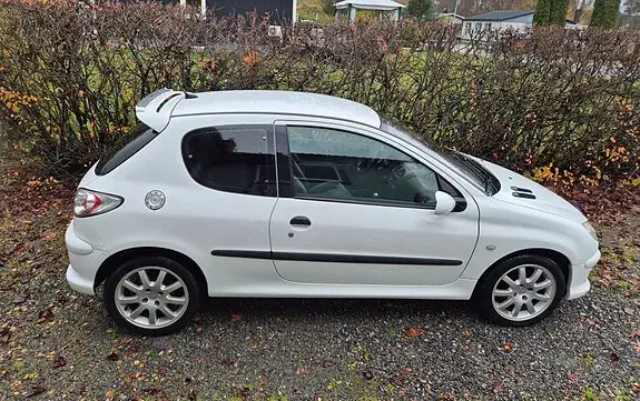 Peugeot 206 2001 photo 2