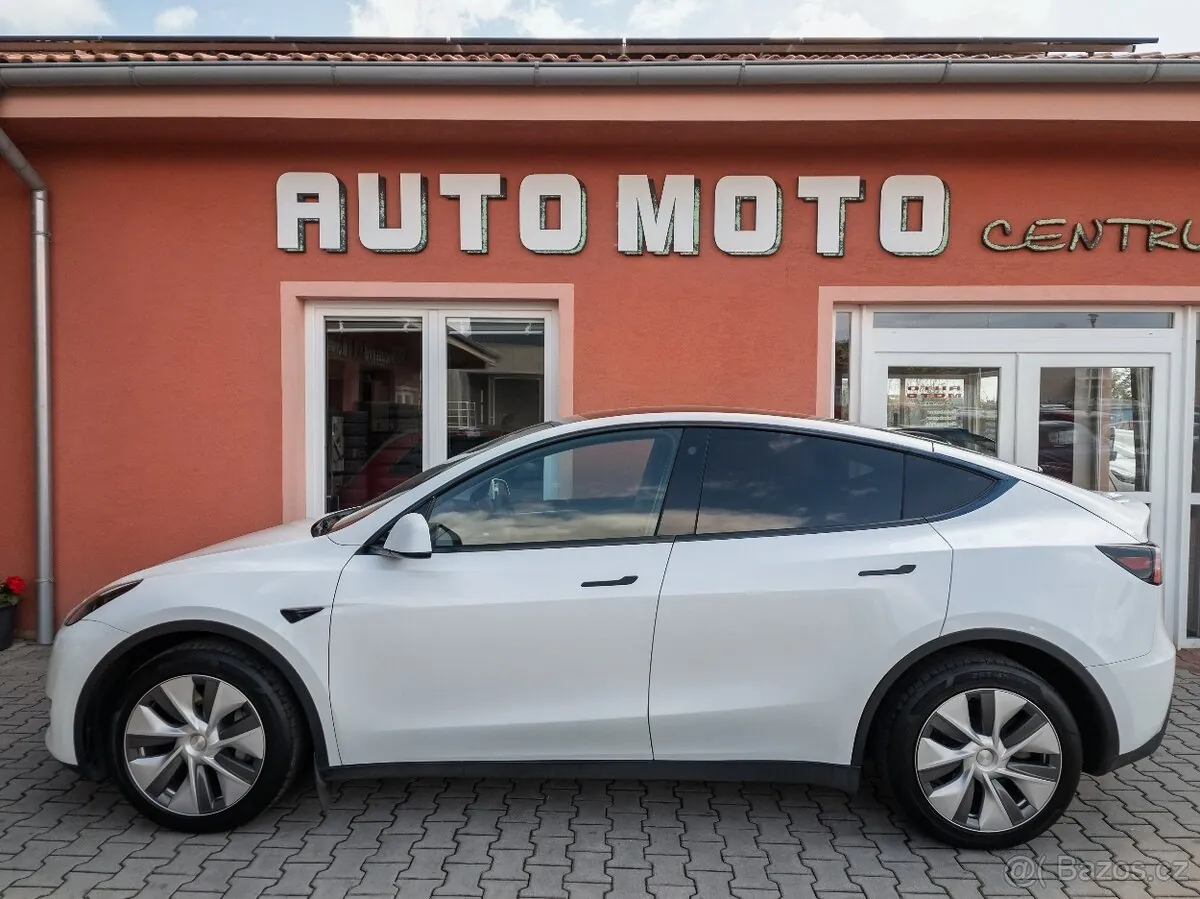 Tesla Model Y 2023 photo 2