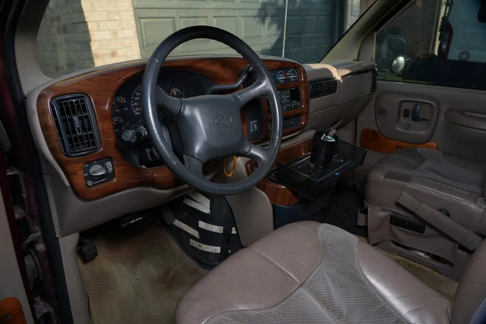 Chevrolet Express Van 1999 photo 5