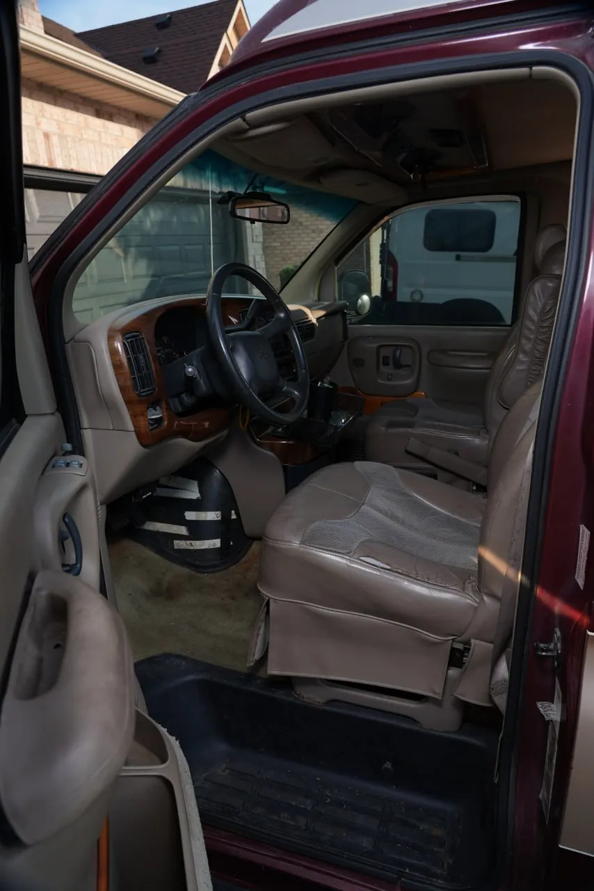 Chevrolet Express Van 1999 photo 4