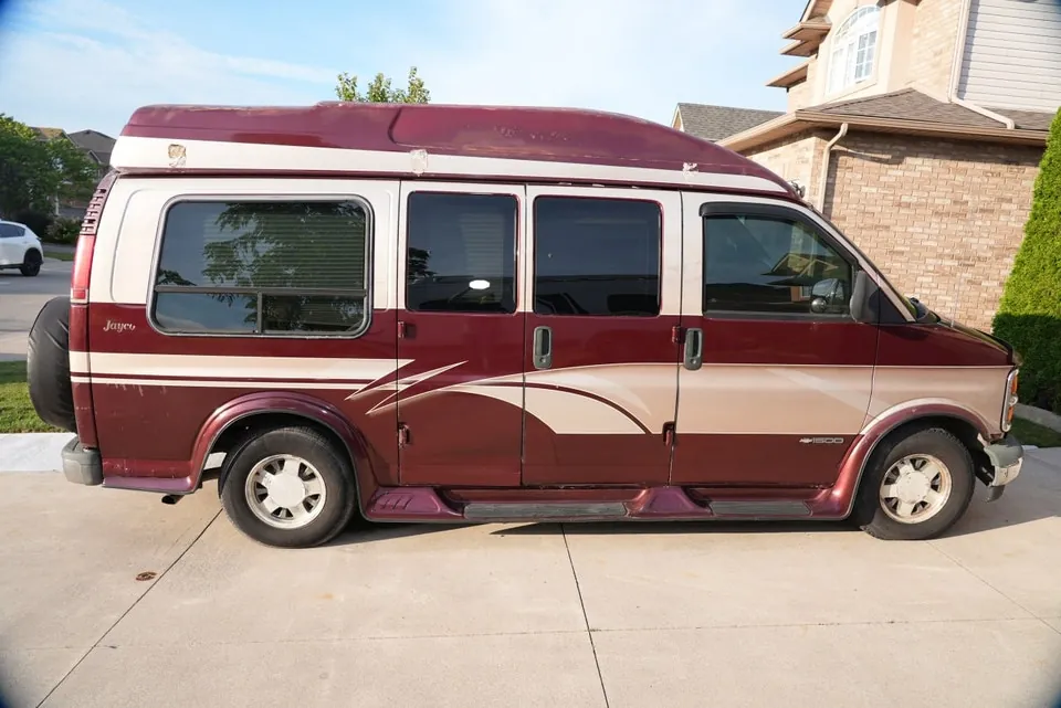 Chevrolet Express Van 1999 photo 2
