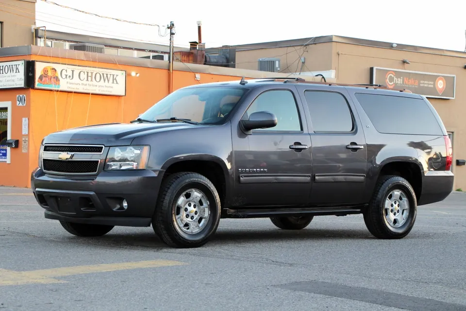Chevrolet Suburban 2011 photo 2