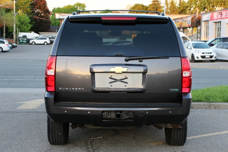 Chevrolet Suburban 2011 photo 5