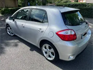 Toyota Auris 2011 photo 2