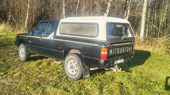 Mitsubishi L200 Club Cab 1990 photo 2