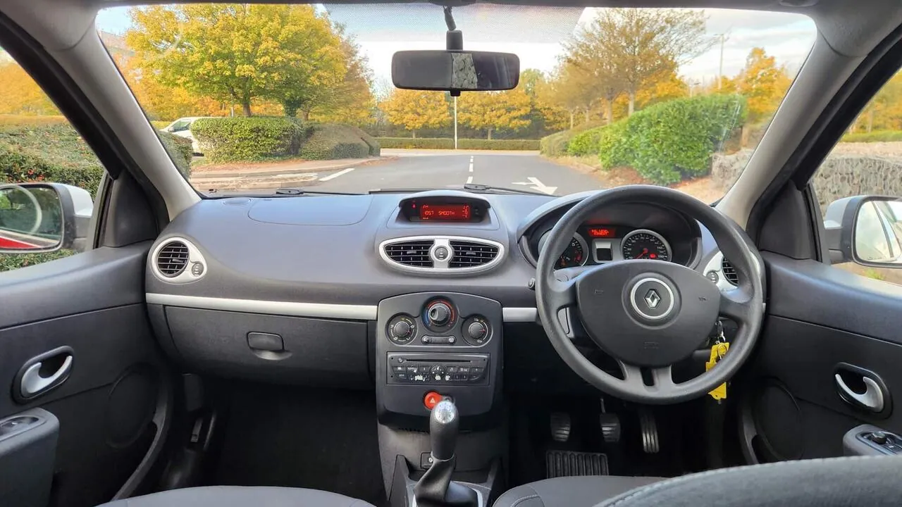 Renault Clio 2010 photo 3