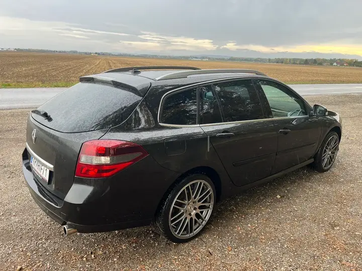 Renault Laguna 2011 photo 3