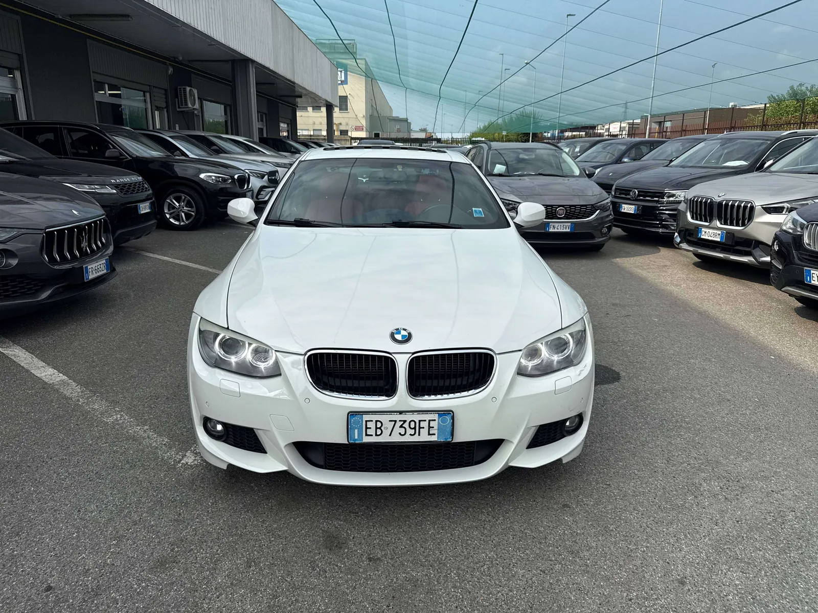 BMW 320 2010 photo 2