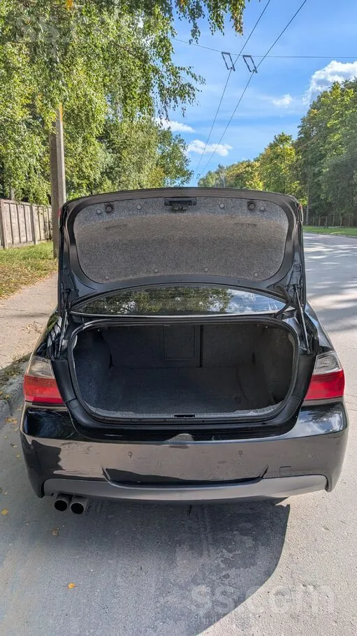 BMW E90 2008 photo 4