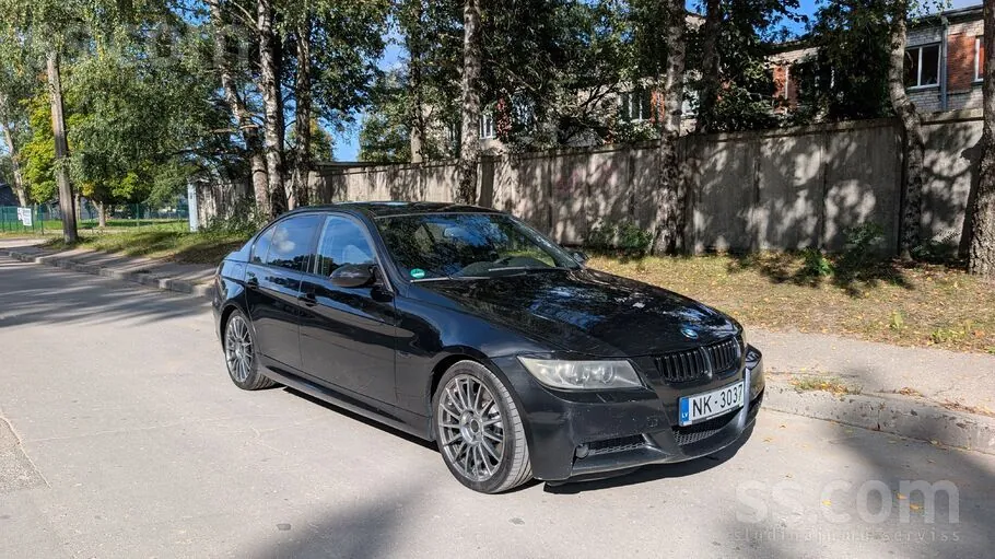 BMW E90 2008 photo 2