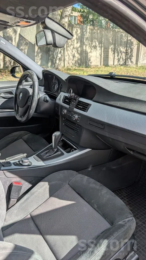 BMW E90 2008 photo 5