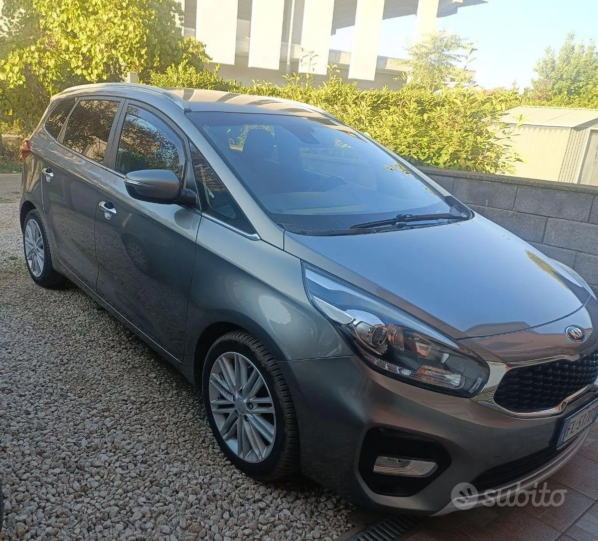 Kia Carens 2017 photo 2