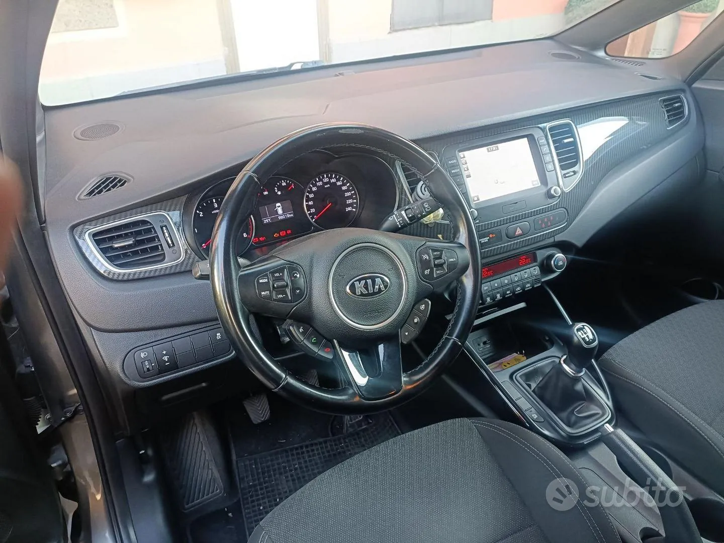 Kia Carens 2017 photo 4
