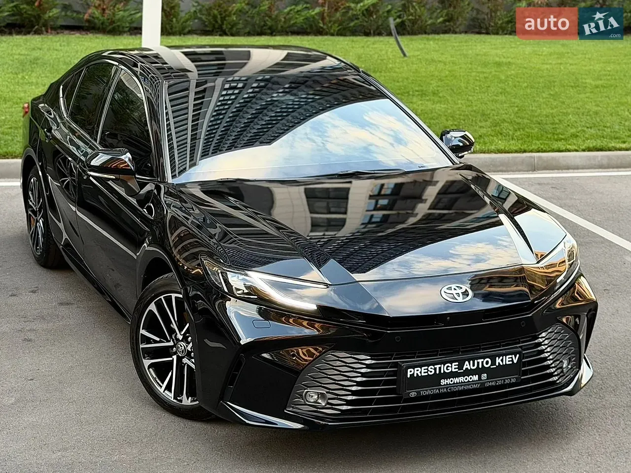 Toyota Camry 2025 photo 2