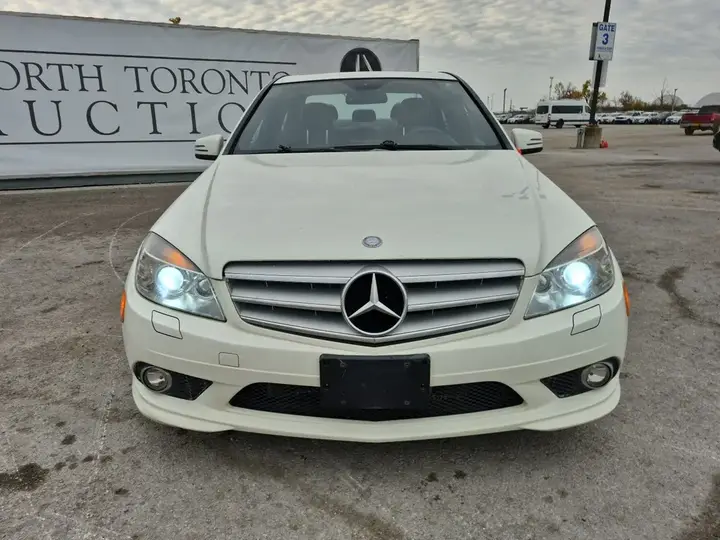 Mercedes-Benz C-Class 2010 photo 2