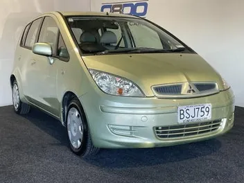 Mitsubishi Colt 2003 photo 2