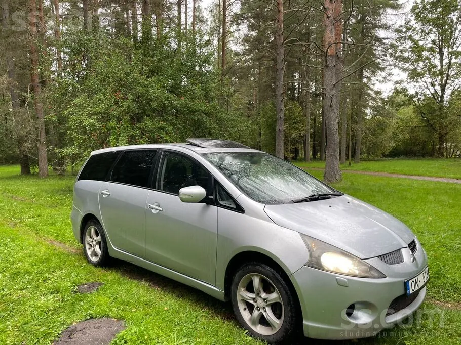 Mitsubishi Grandis 2006 photo 2