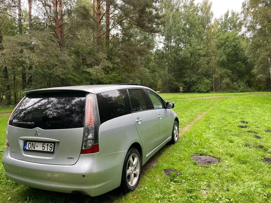 Mitsubishi Grandis 2006 photo 4
