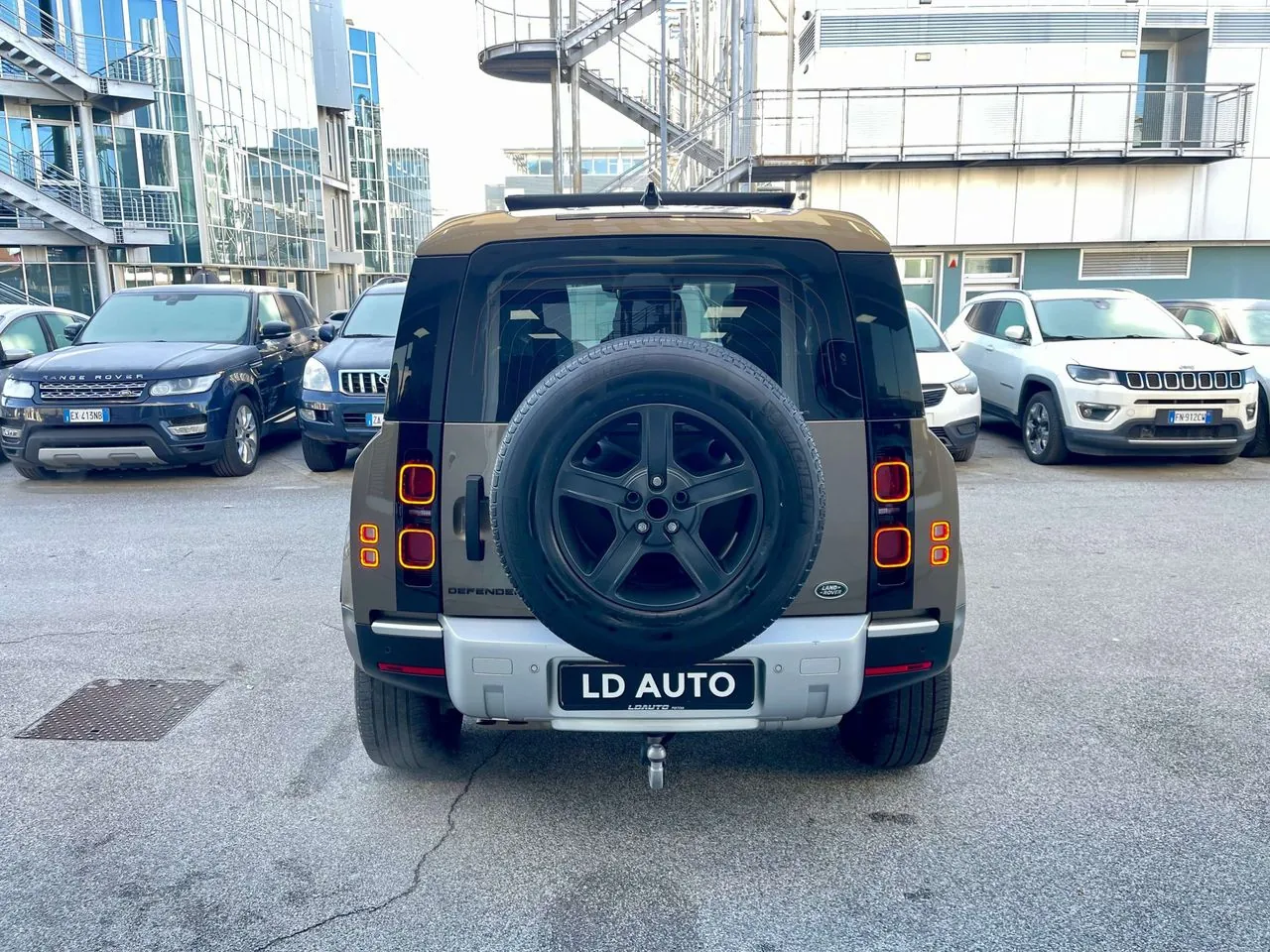 Land Rover Defender 2021 photo 5