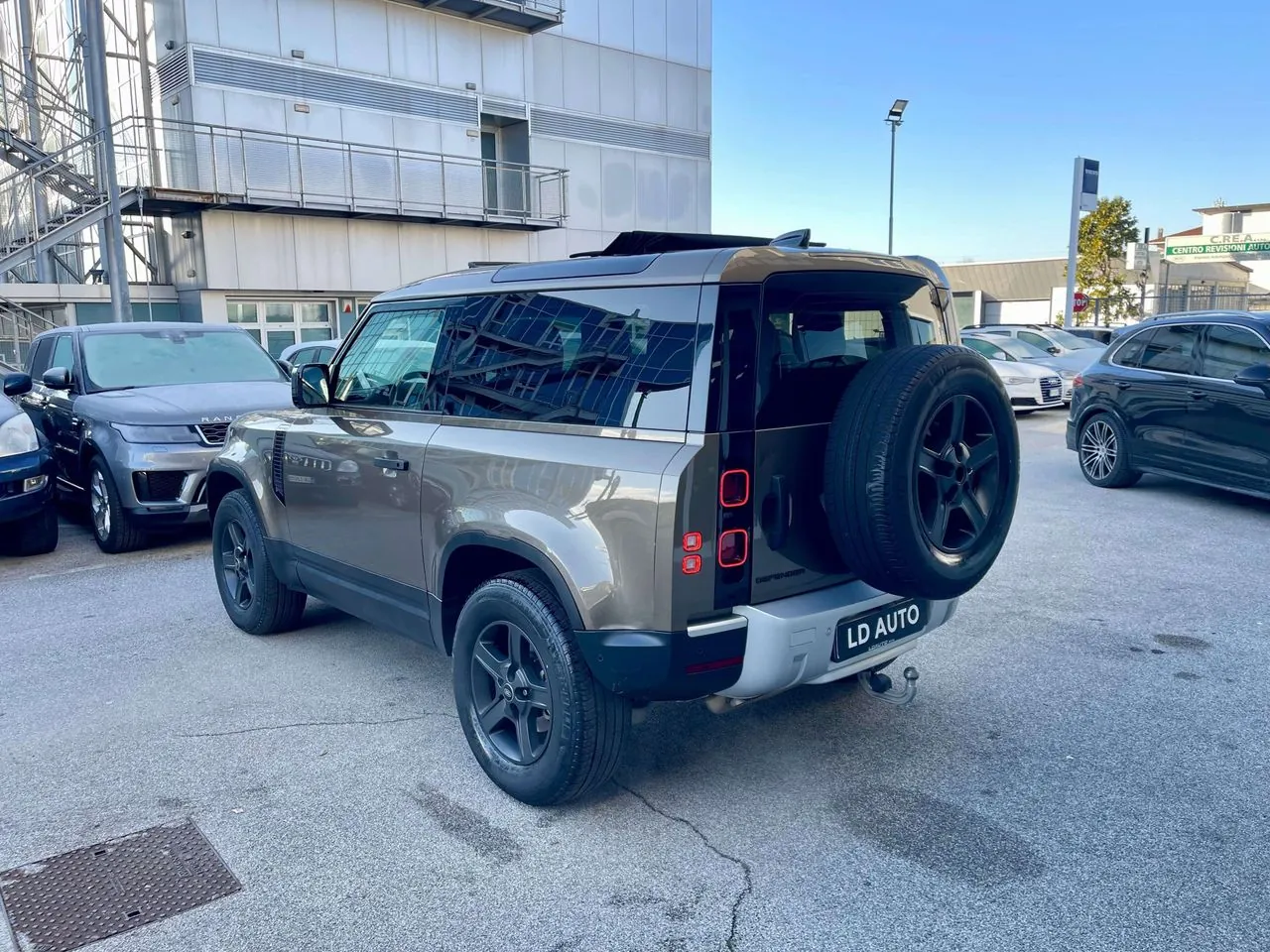 Land Rover Defender 2021 photo 4