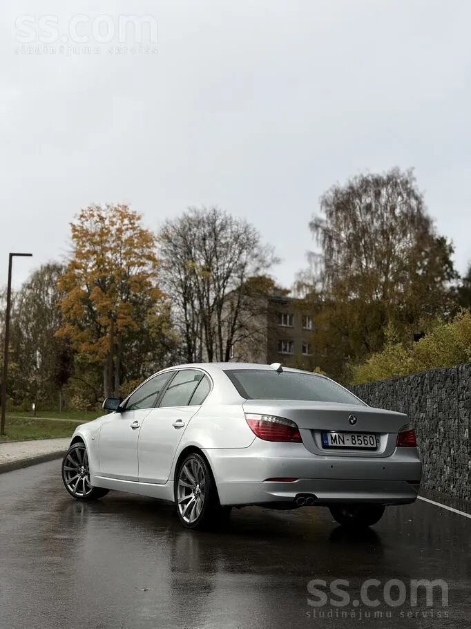 BMW E60 2007 photo 2