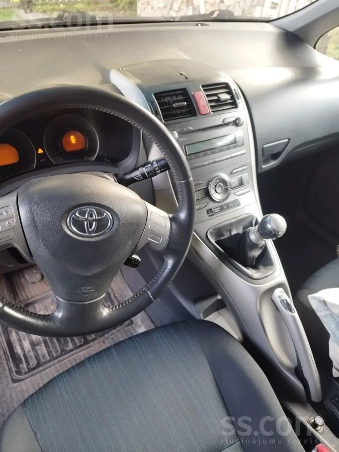 Toyota Auris 2009 photo 2