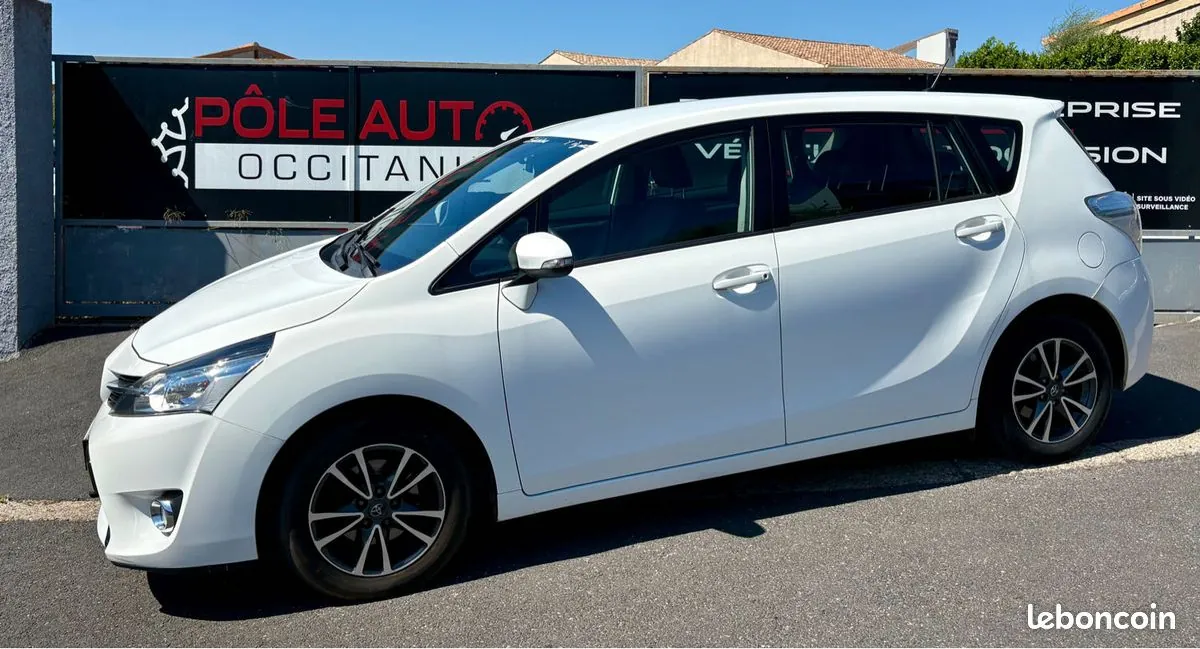 Toyota Verso 2014 photo 2