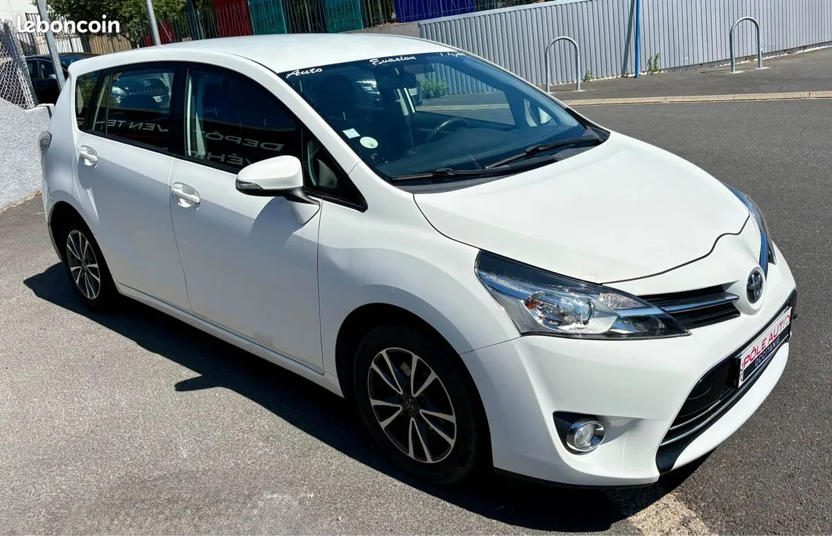 Toyota Verso 2014 photo 3