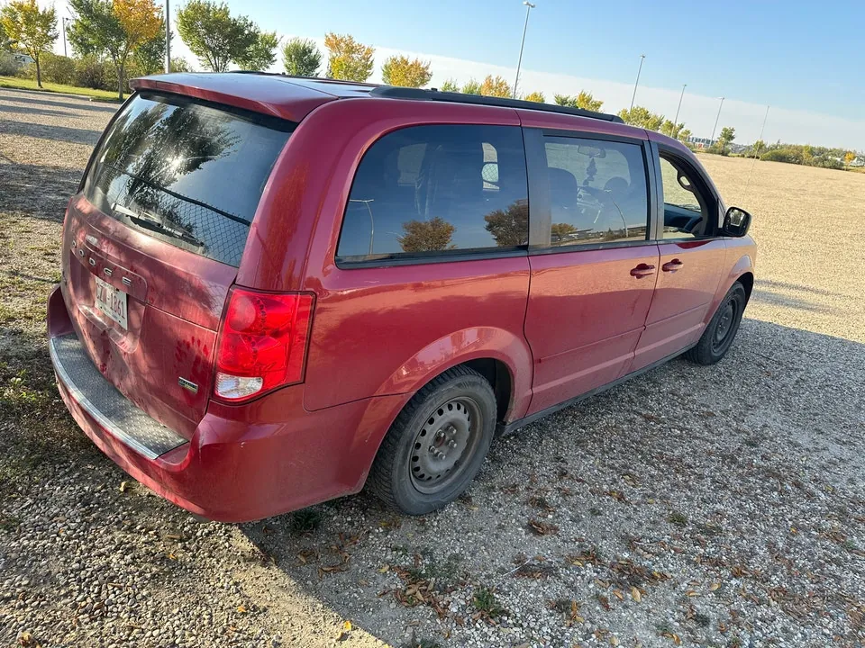Dodge Grand Caravan 2012 photo 3