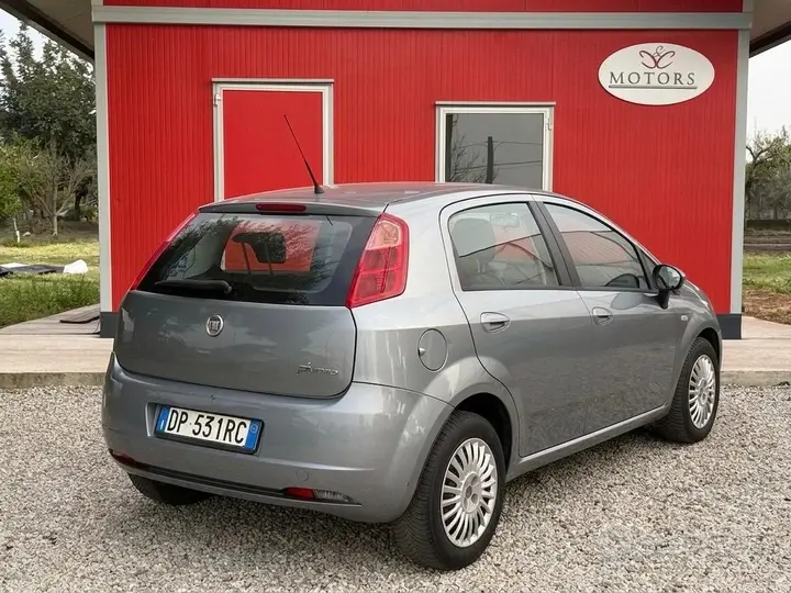Fiat Grande Punto 2009 photo 4