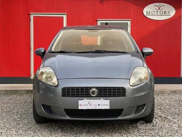 Fiat Grande Punto 2009 photo 2