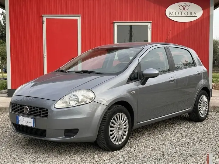 Fiat Grande Punto 2009 photo 3