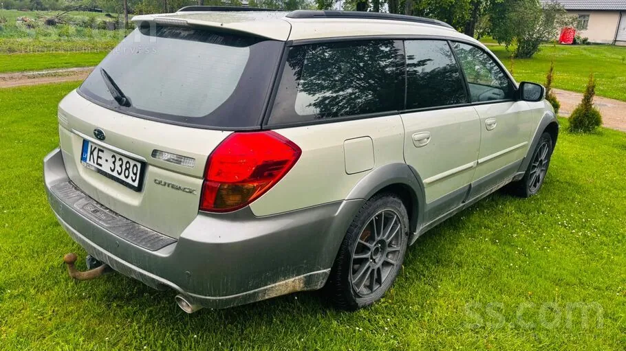 Subaru Legacy 2004 photo 3