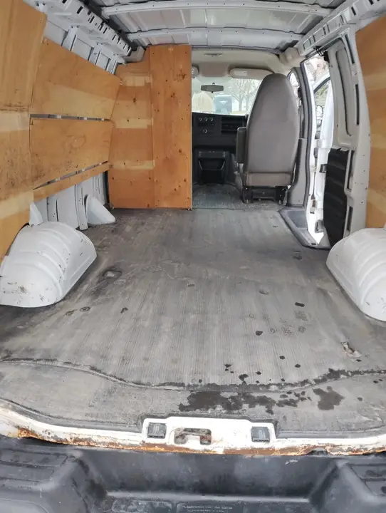 Chevrolet Express 2010 photo 3