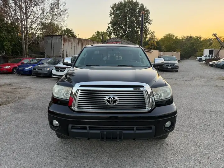 Toyota Tundra 2010 photo 2