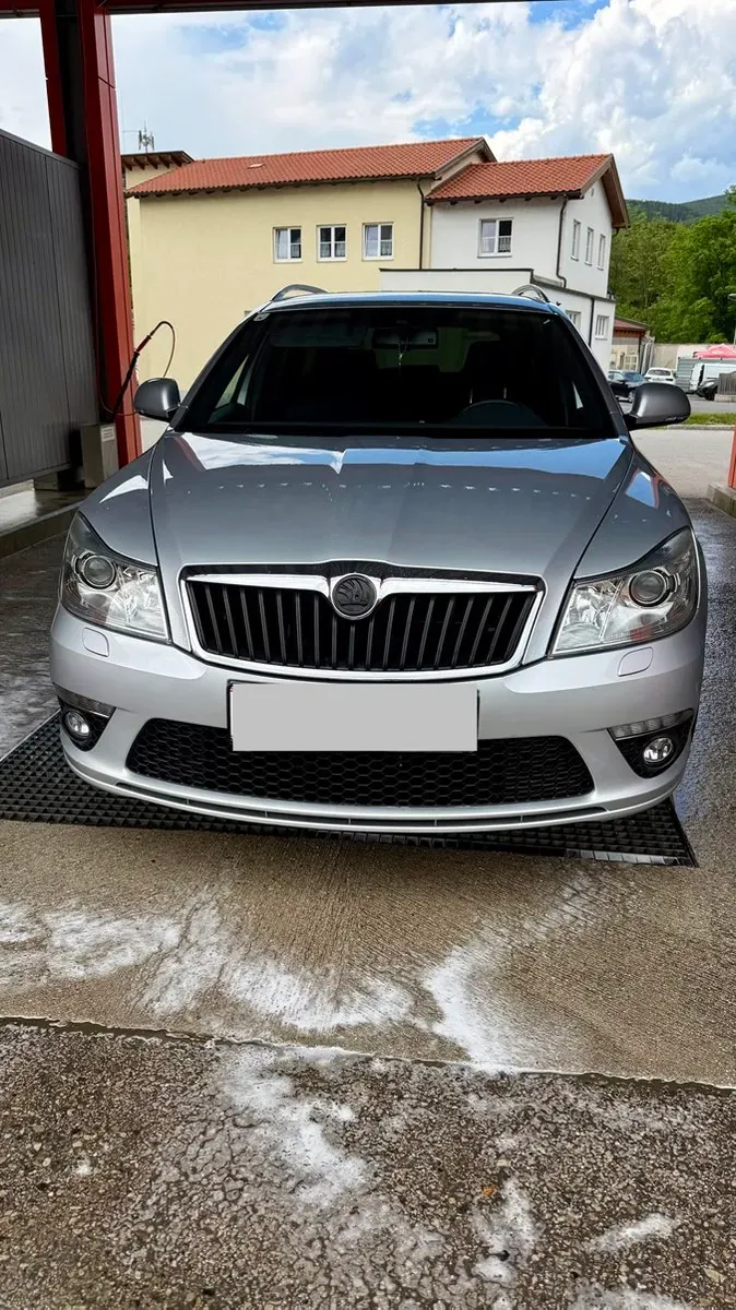 Skoda Octavia 2013 photo 2