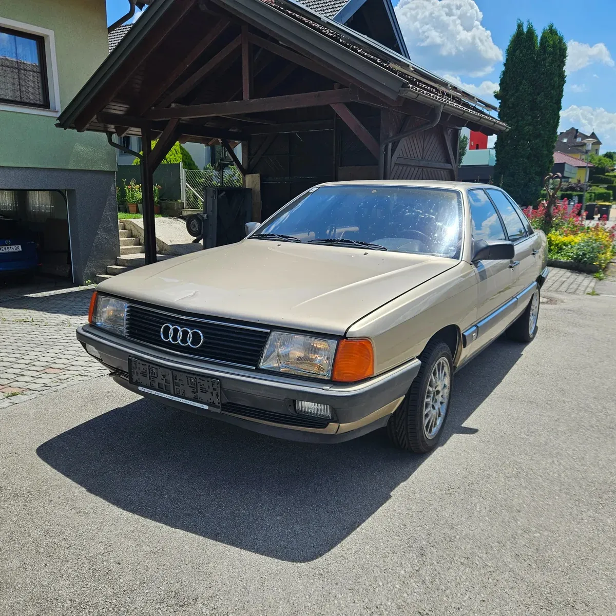 Audi 100
