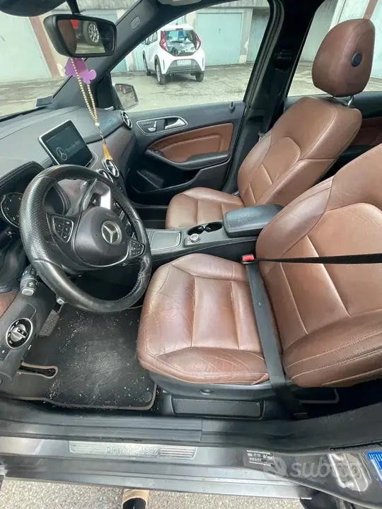Mercedes-Benz B200 2015 photo 2